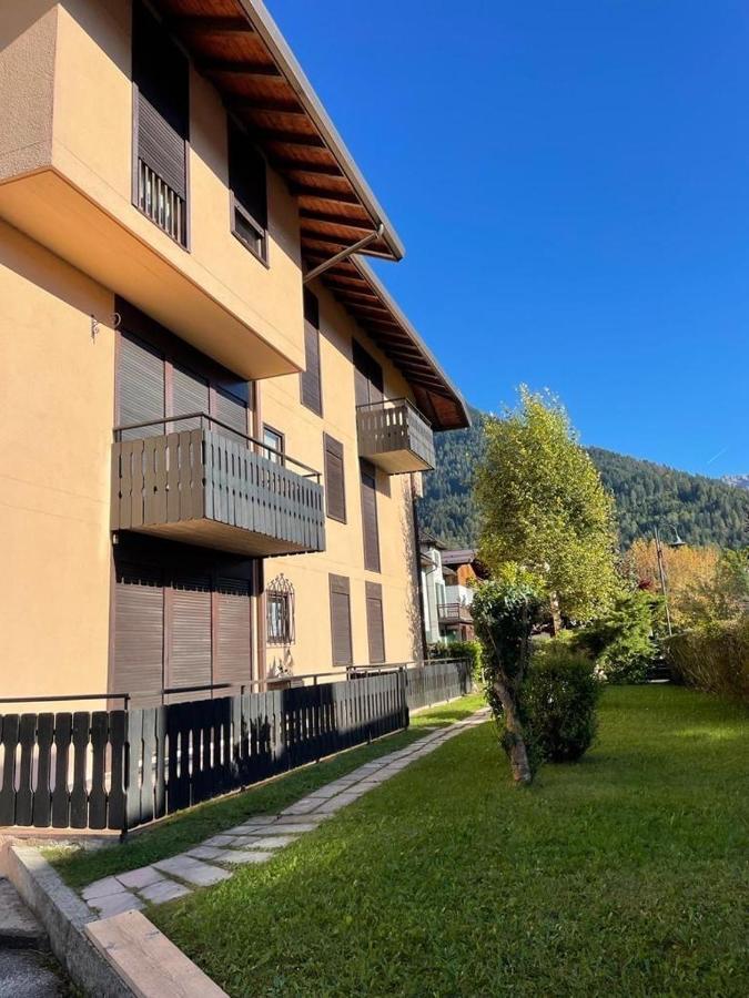 Apartamento La Finestra Sulle Dolomiti - The Window To The Dolomites Fiera Di Primiero Exterior foto
