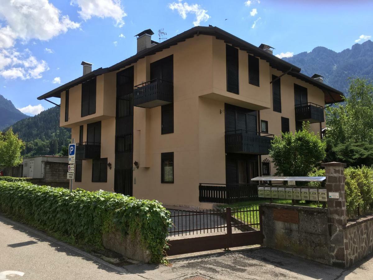 Apartamento La Finestra Sulle Dolomiti - The Window To The Dolomites Fiera Di Primiero Exterior foto